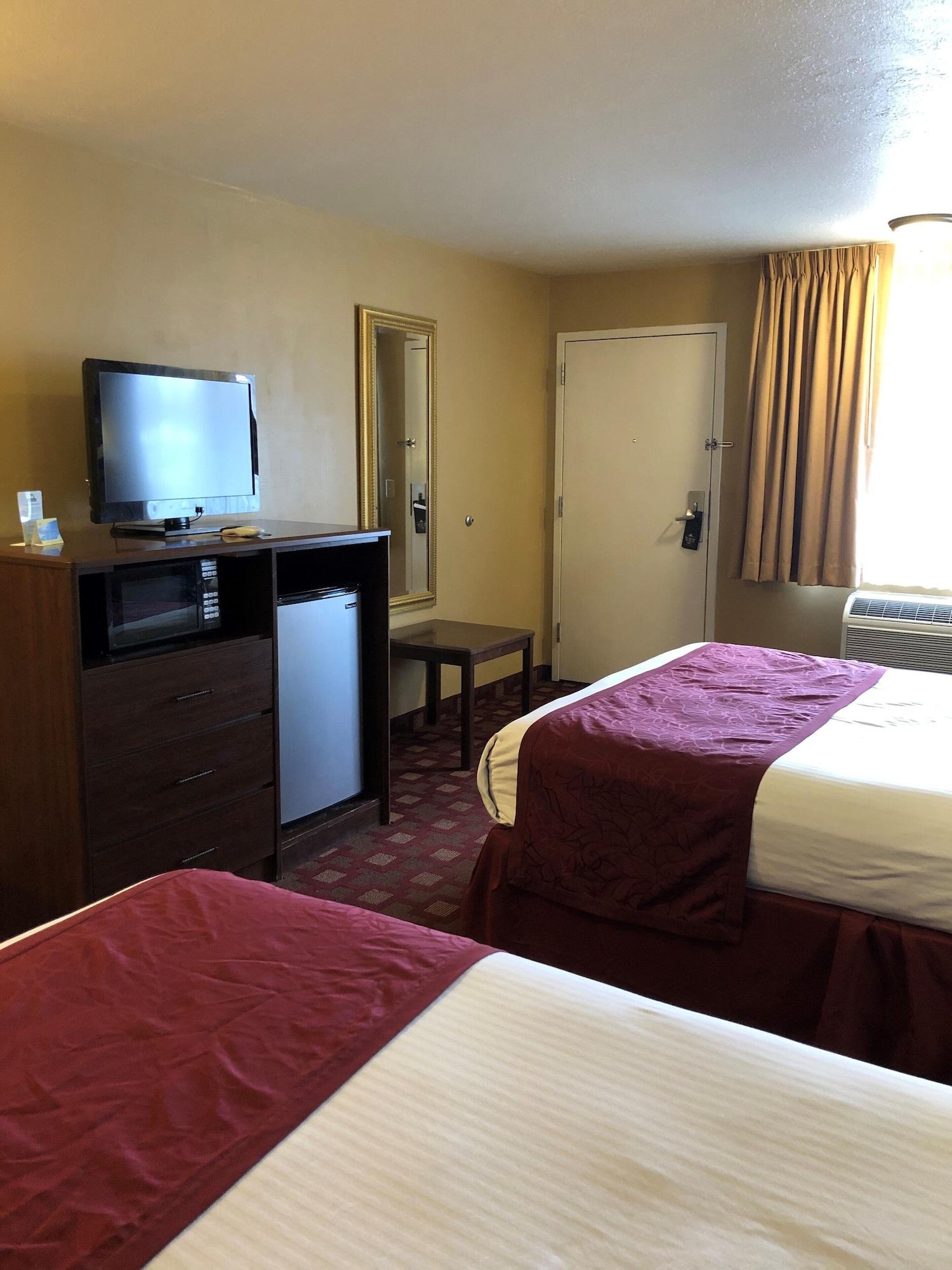 Days Inn & Suites By Wyndham Logan Buitenkant foto